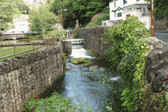 27.-Queens-Row-pond-sluice