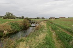 4.-Looking-downstream-to-Blackmore-Farm-Footbridge