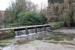 24Jardines-Pond-Weir-and-Footbridge