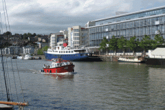 Ferry-Boat-Travelling-Upstream
