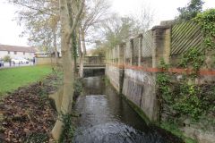 23.-Looking-upstream-from-Fairlands-Way-Footbridge