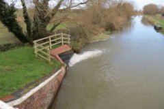 14.-Looking-upstream-from-Kings-Lock-Footbridge