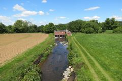 1.-Mill-leat-sluice-house-4