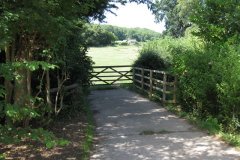 3.Pond-Cottage-Bridge